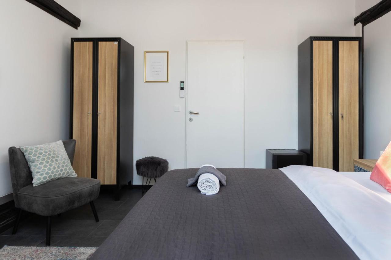 זאגרב Kvaternik Square Rooms מראה חיצוני תמונה
