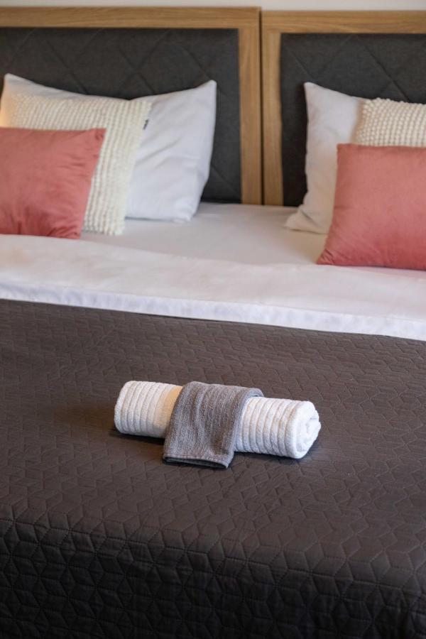 זאגרב Kvaternik Square Rooms מראה חיצוני תמונה